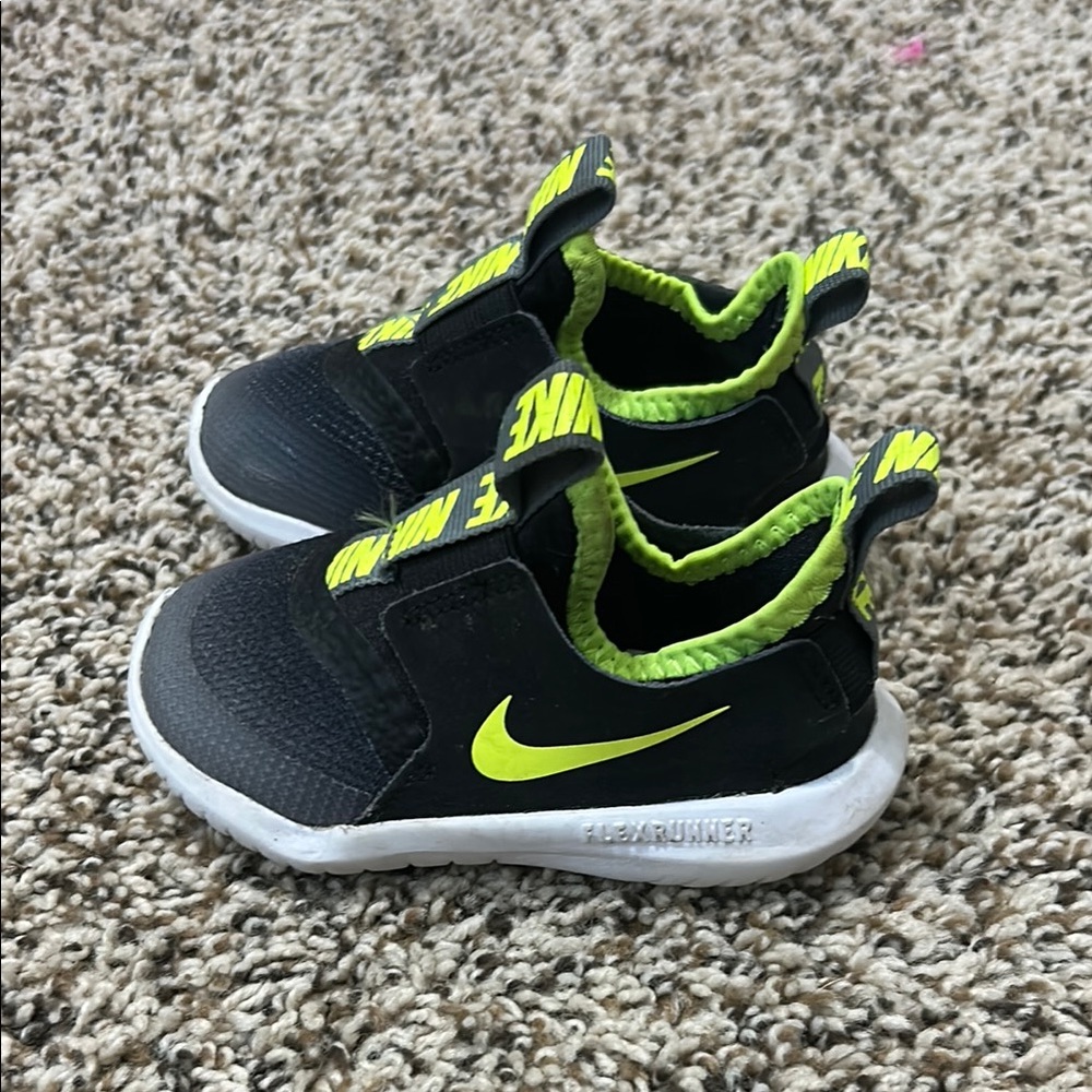 Nike Kids Flex Runner Black and Neon Green Shoes